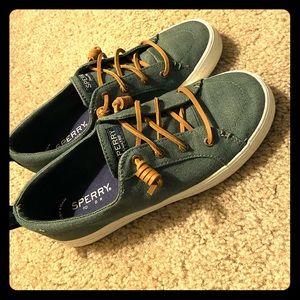 Women’s Sperry Size 7